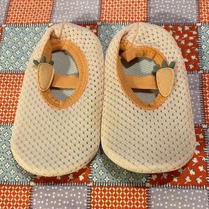 Adorable Cream Baby Shoes with Carrot Design